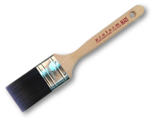  The image showcases the Proform Blaze Oval Straight Standard Handle Paint Brush.  The bristles are neatly arranged and the handle is ergonomically designed for comfortable grip and control.
