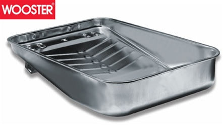 Wooster Hefty Deep-Well Tray R405 image highlighting the sturdy, ribbed roll-off area and deep capacity.