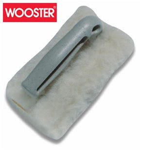 Wooster Wool Pad Painter image highlighting the natural buff-colored shearling pad.