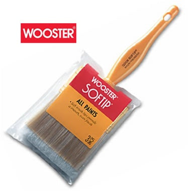 Wooster Softip highlighting the white nylon/gold polyester bristles with a chisel trim.
